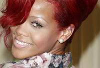 Rihannas-makeup-for-red-hair-side